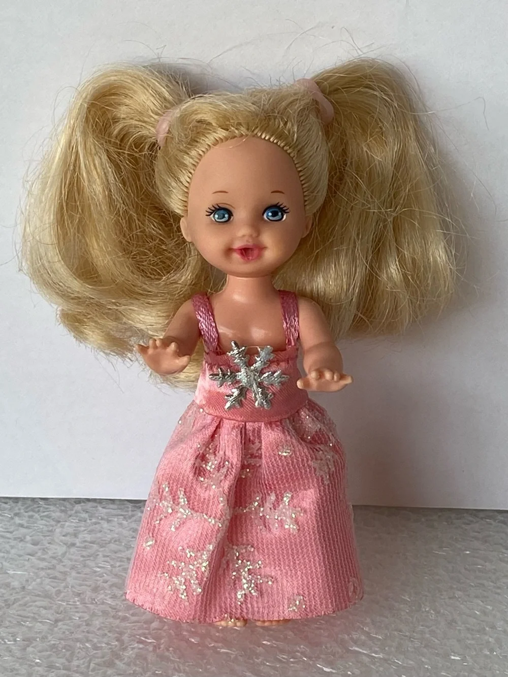 Vintage Mattel 1994 Kelly Doll Baby Sister of Barbie with Moving Arms Lever